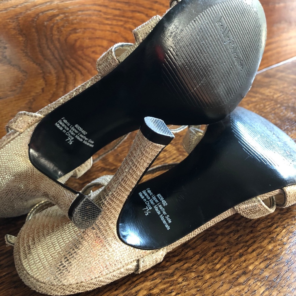 Party heels 💛🤍 - Picture 8 of 8